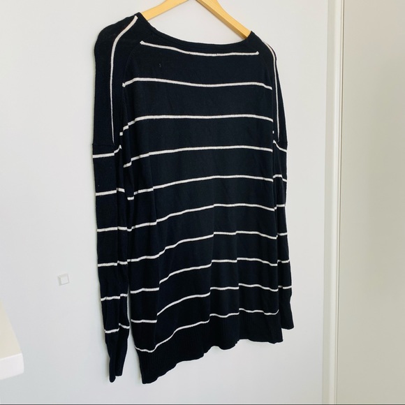 Decjuba size L black and white stripe knit - Picture 7 of 9
